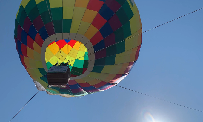 Vol en montgolfière à la hauteur d’un immeuble de six étages